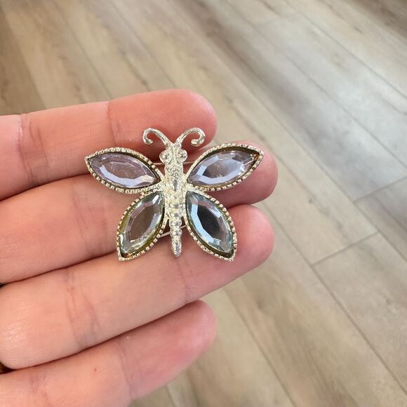 Vintage Jewelry Rhinestone Small Flashy Butterfly Brooch Pin Silver Tone - Picture 1 of 4
